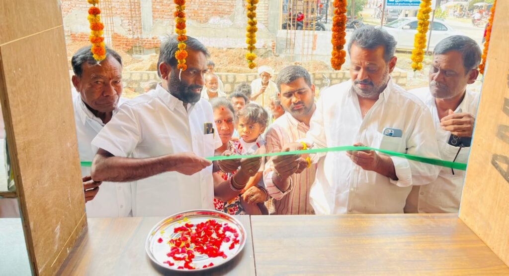 అరవింద్ మెడికల్ షాప్&క్లినిక్ ను ప్రారంభించిన మాజీ జెడ్పీటీసీ గాలి రవికుమార్ గౌడ్