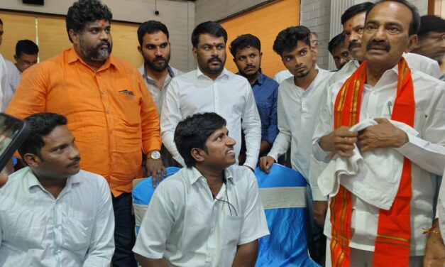 మల్కాజ్ గిరి ఎంపీ ఈటల రాజేందర్ ను కలిసిన దివ్యాంగులు