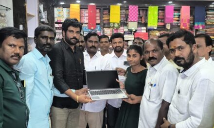 పేద విద్యార్థినికి ల్యాప్‌టాప్ అందజేత