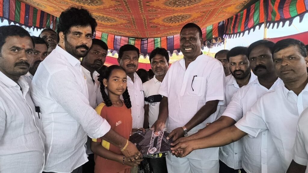 పేద క్రీడాకారులను ప్రోత్సహిస్తాం రాజ్ కుమార్ రెడ్డి