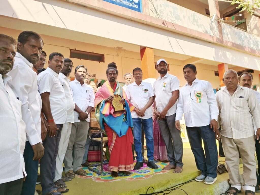 మహనీయులను ఆదర్శంగా తీసుకోవాలి ఆదిత్య పరాశ్రీ గురువు