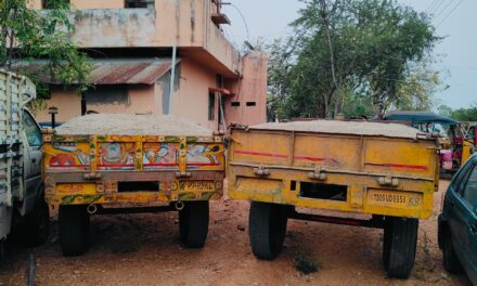 అనుమతి లేకుండా ఇసుక తరలింపు – ఇద్దరు అరెస్ట్, రెండు ట్రాక్టర్లు సీజ్