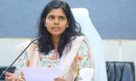 134 మంది పంచాయతీ కార్యదర్శులకు చార్జ్ మెమోలు జారీ చేసిన కలెక్టర్