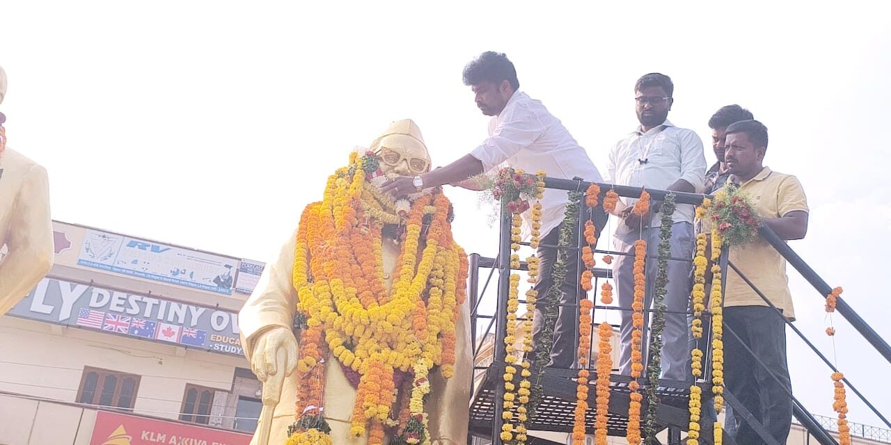 మహనీయుల ఆశయ సాధనకు కృషి చేయాలి : రాజ్ కుమార్ రెడ్డి