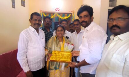 గ్రూపు-1 పరీక్షల్లో సత్తా చాటిన సల్ల వీణను సన్మానించిన రాజ్ కుమార్ రెడ్డి