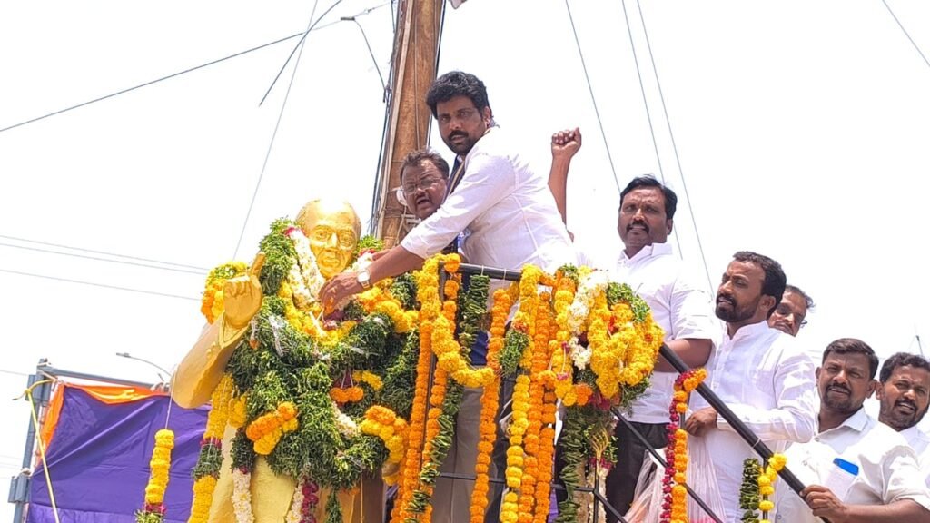 పేటలో అంబేద్కర్ కు నివాళులర్పించిన రాజ్ కుమార్ రెడ్డి