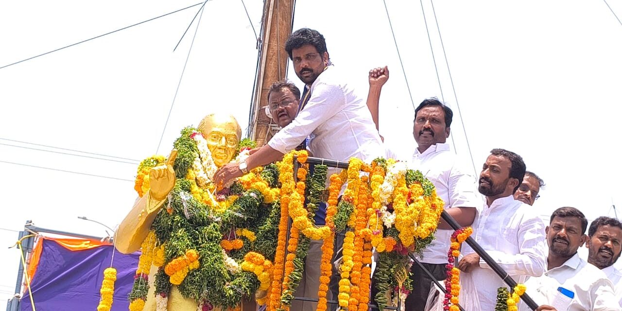 పేటలో అంబేద్కర్ కు నివాళులర్పించిన రాజ్ కుమార్ రెడ్డి