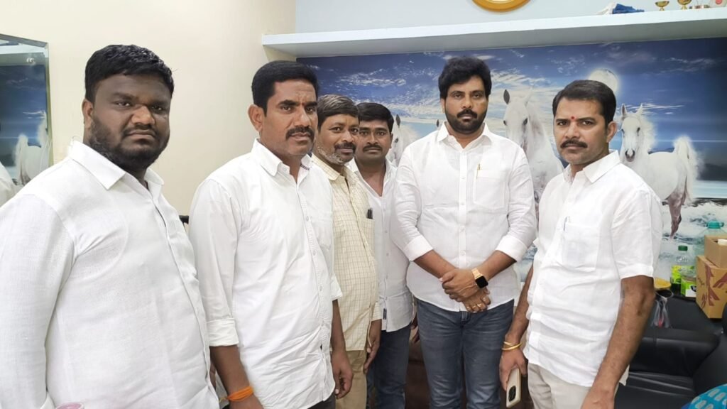 ఎల్లారెడ్డిపల్లి గ్రామంలోని పోచమ్మ దేవాలయానికి దేవతామూర్తుల విగ్రహాలను ఇప్పించేందుకు రాజ్ కుమార్ రెడ్డి కృషి