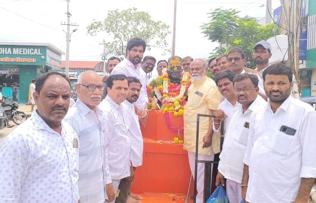 వీర్ సావర్కర్ ను ఆదర్శంగా తీసుకోవాలి: రాజ్ కుమార్ రెడ్డి