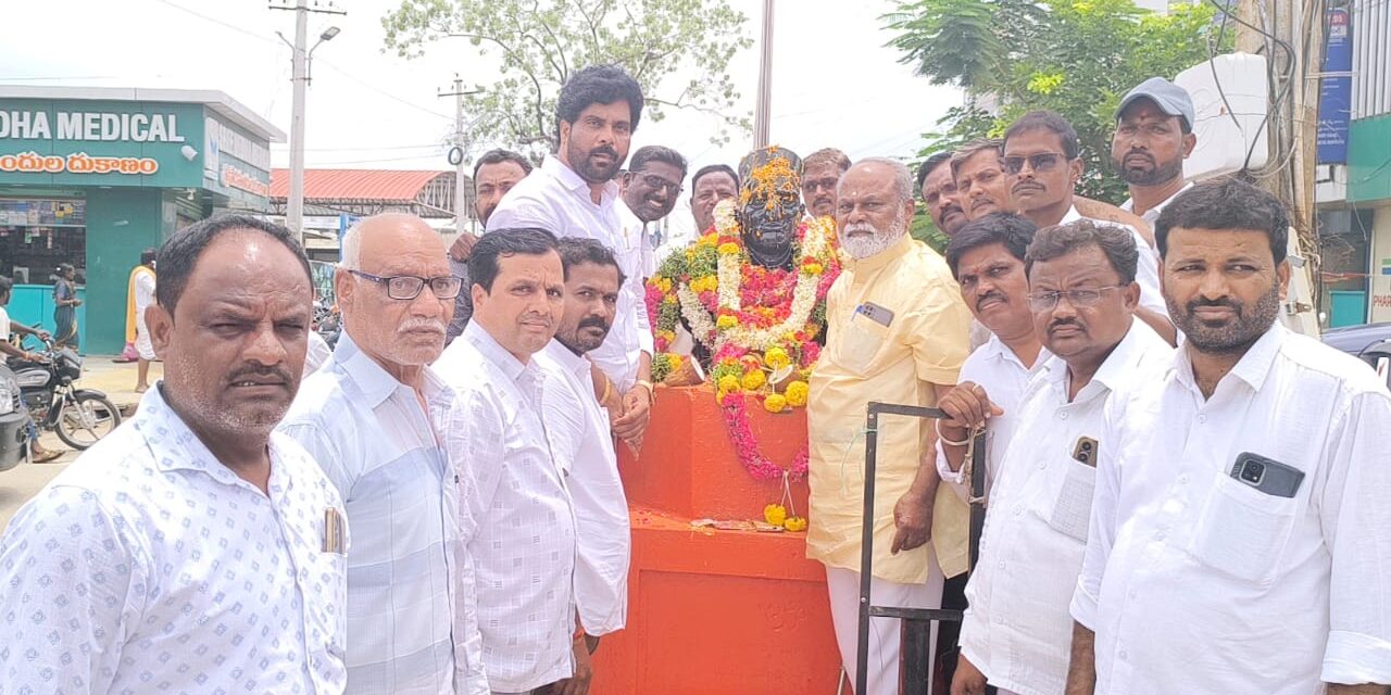 వీర్ సావర్కర్ ను ఆదర్శంగా తీసుకోవాలి: రాజ్ కుమార్ రెడ్డి
