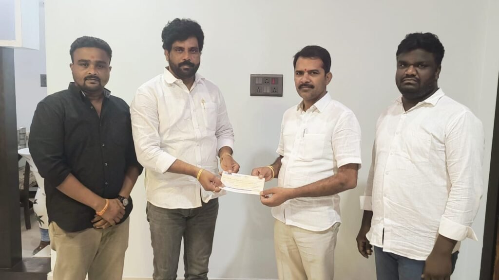 ఎల్లారెడ్డిపల్లిలో పోచమ్మ తల్లి విగ్రహ ఏర్పాటుకు రూ.65వేలను అందజేసిన రాజ్ కుమార్ రెడ్డి