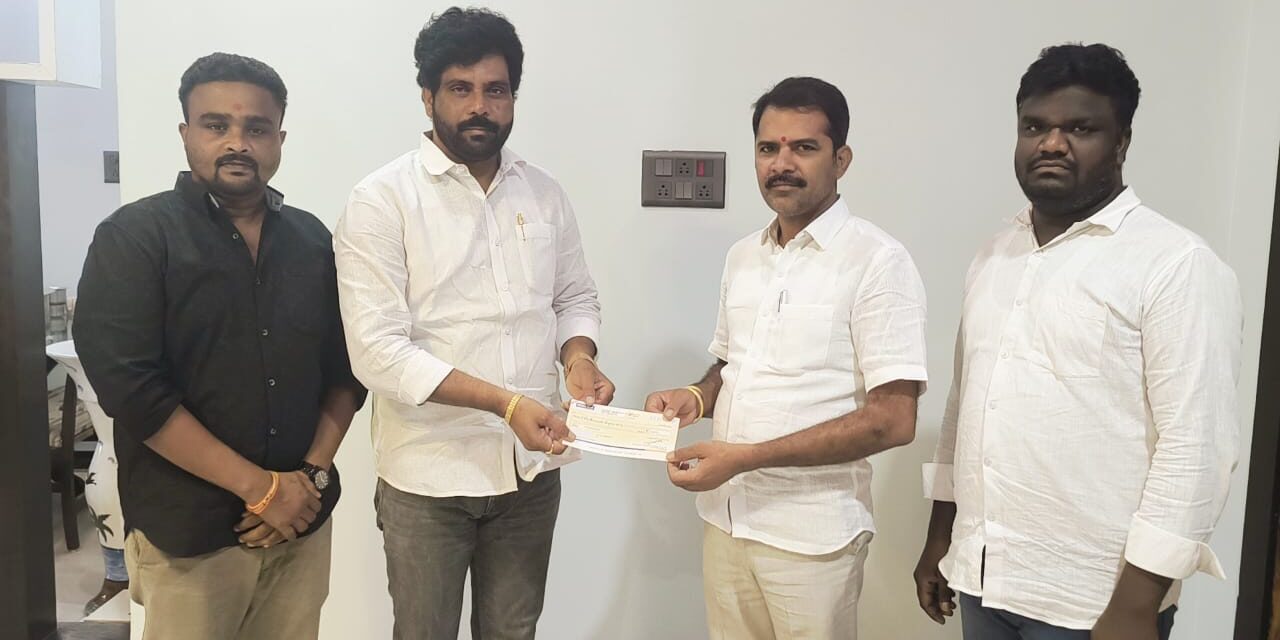 ఎల్లారెడ్డిపల్లిలో పోచమ్మ తల్లి విగ్రహ ఏర్పాటుకు రూ.65వేలను అందజేసిన రాజ్ కుమార్ రెడ్డి