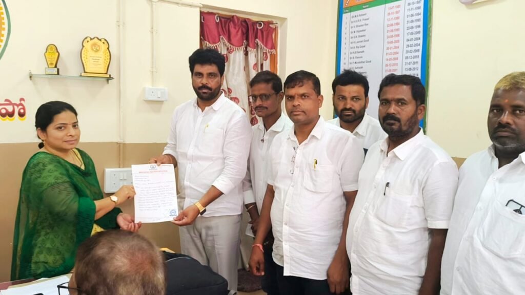 బస్సు సౌకర్యం కల్పించాలి