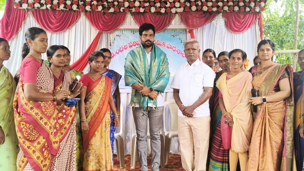 విద్యార్థులతో అక్షరాభ్యాసం చేయించిన రాజ్ కుమార్ రెడ్డి