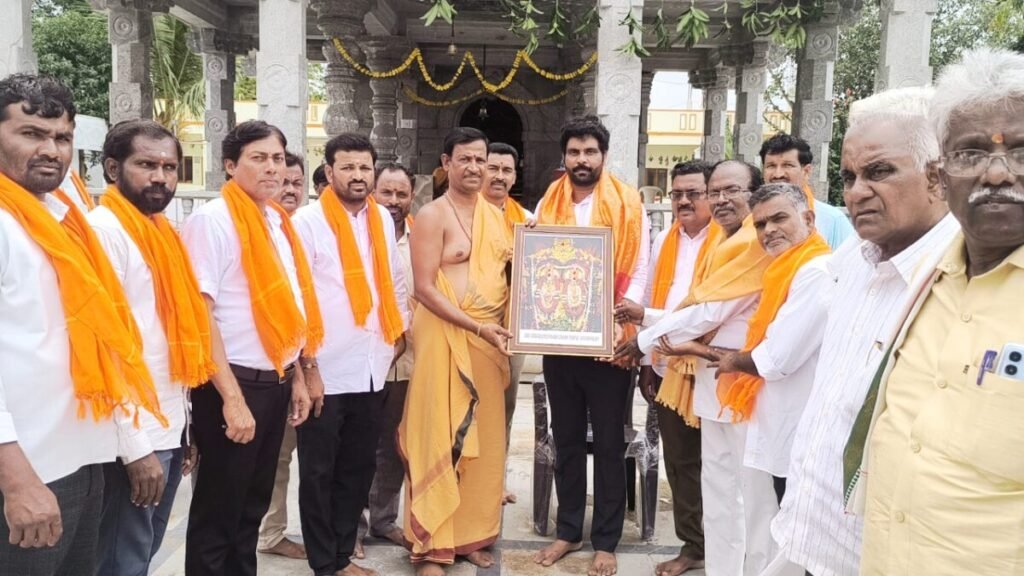 వీరభద్రేశ్వరస్వామి దేవాలయ ప్రాంగణంలో కల్యాణ మండప నిర్మాణానికి శంకుస్థాపన