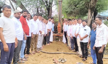 పళ్ల బుజుర్గ్ ప్రాంతంలో బోరు నీటి పనులను ప్రారంభించిన రాజ్ కుమార్ రెడ్డి