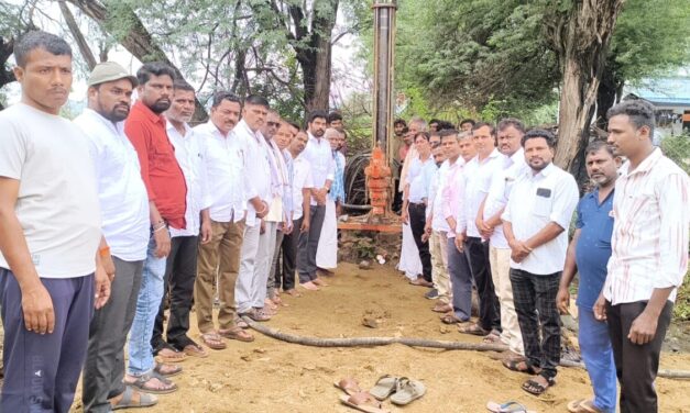 పళ్ల బుజుర్గ్ ప్రాంతంలో బోరు నీటి పనులను ప్రారంభించిన రాజ్ కుమార్ రెడ్డి