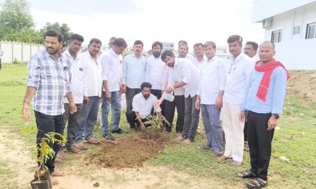 ప్రతిఒక్కరూ మొక్కలు నాటాలి:రాజ్ కుమార్ రెడ్డి