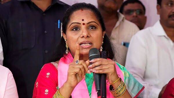 బీఆర్ఎస్‌ నాయకులపై కవిత సంచలన వ్యాఖ్యలు
