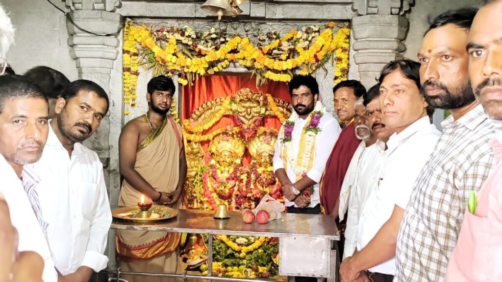 క్యాతన్ పల్లి వీరభద్రేశ్వరస్వామి దేవాలయంలో పూజలకు హాజరైన రాజ్ కుమార్ రెడ్డి