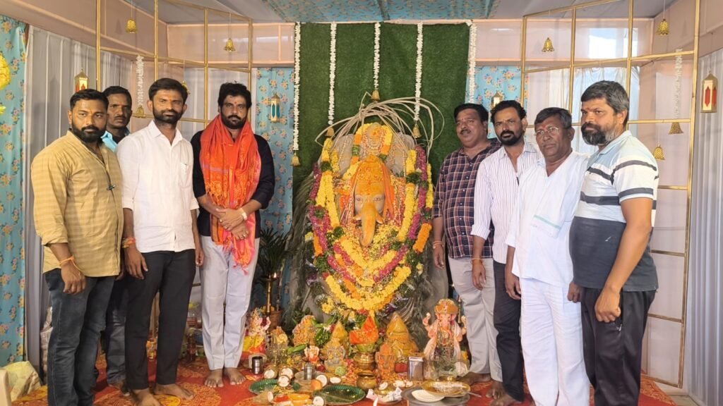 దేవాలయంలో గ్రిల్స్ ఏర్పాటుకు చర్యలు: రాజ్ కుమార్ రెడ్డి