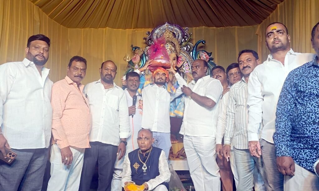 రూ.73వేలకు గణేషుడి లడ్డును దక్కించుకున్న మల్లికార్జున్