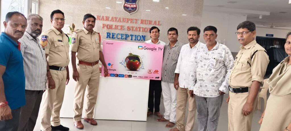 నారాయణపేట రూరల్ పీఎస్ కు ఎల్.ఈ.డీ టీవీని అందజేసిన భీష్మరాజ్ ఫౌండేషన్