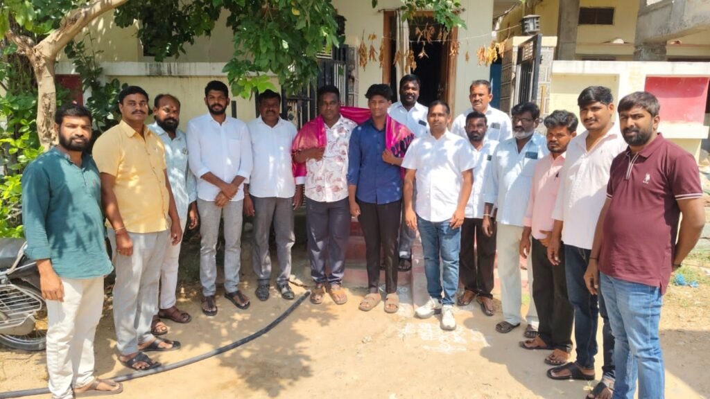 పదవ తరగతిలో అఖిల్ ప్రభంజనం