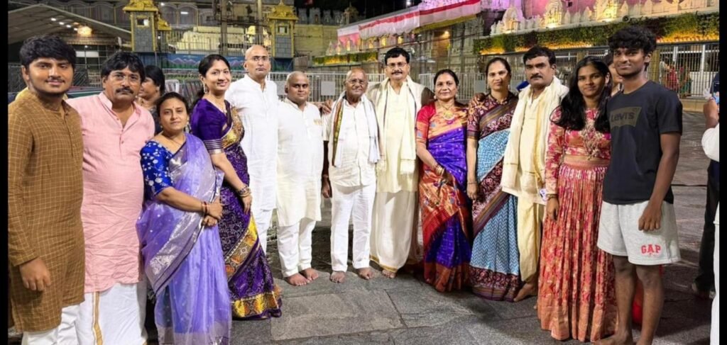 శ్రీ వెంకటేశ్వర స్వామి దర్శనం చేసుకున్న బిజెపి రాష్ట్ర కార్యవర్గ సభ్యులు డాక్టర్ బంగ్లా లక్ష్మీకాంత్ రెడ్డి కుటుంబ సభ్యులు